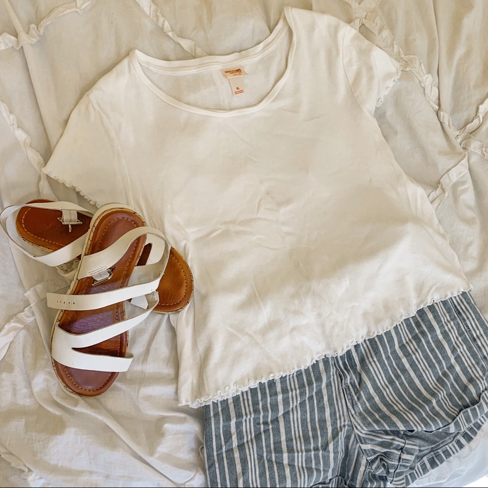 White Basic Lettuce Edge Top